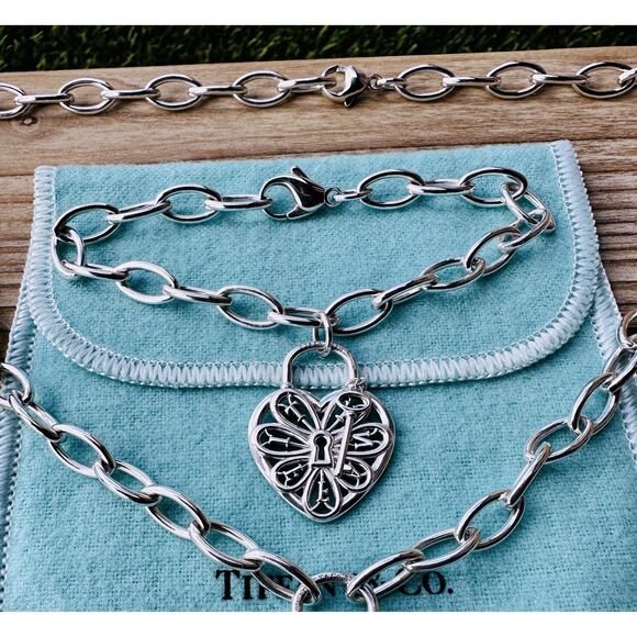 Tiffany & Co. Filigree Heart Key Pendant Bracelet in Silver, 7.5" - Picture 2 of 4